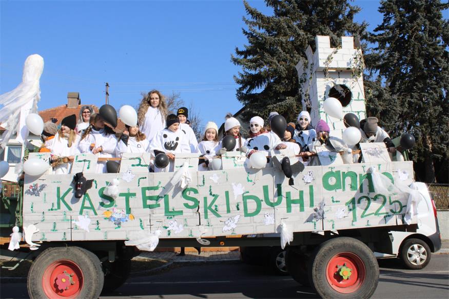 Vom UFO bis zum Geisterschloss: Nebersdorf trieb es bunt