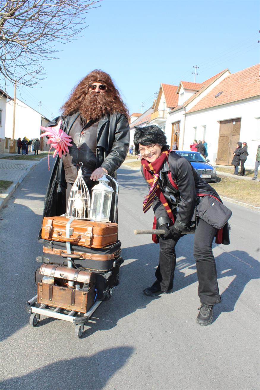 Vom UFO bis zum Geisterschloss: Nebersdorf trieb es bunt