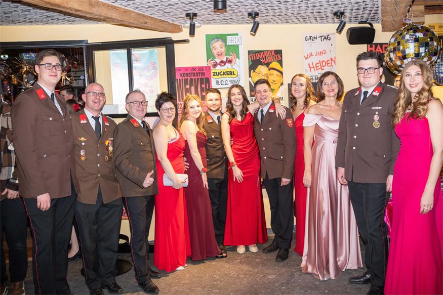 Feiern, weil die Feuerwehr kommt: Florianiball im Csello Oslip