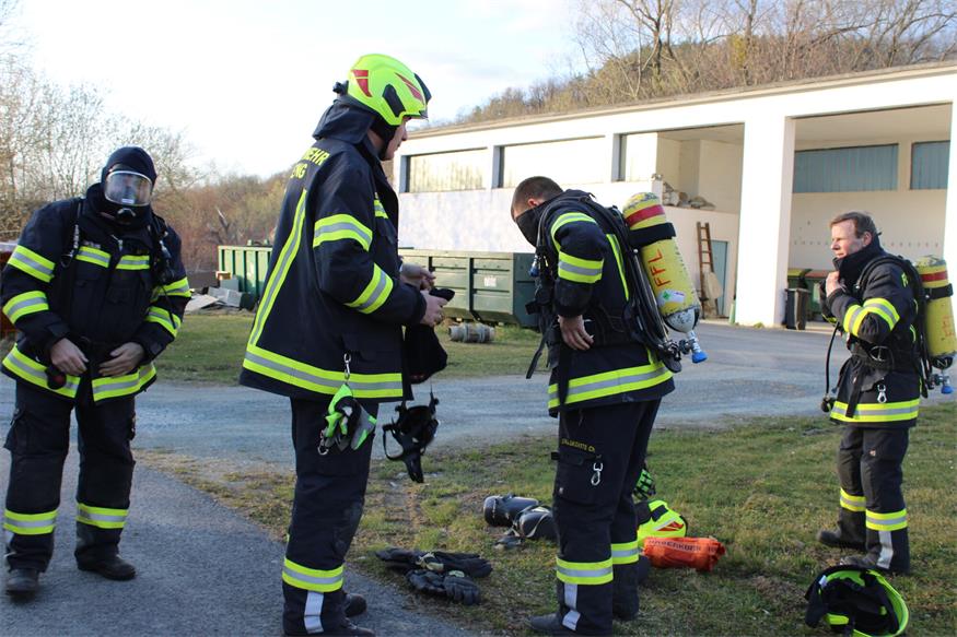 Übung mit 94 Feuerwehrleuten in Rattersdorf hat gut gefunkt