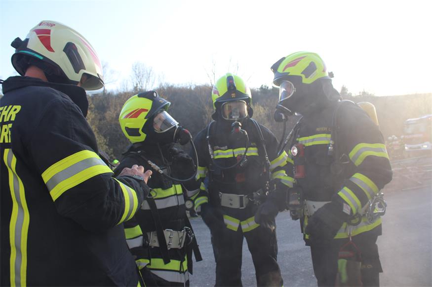 Übung mit 94 Feuerwehrleuten in Rattersdorf hat gut gefunkt