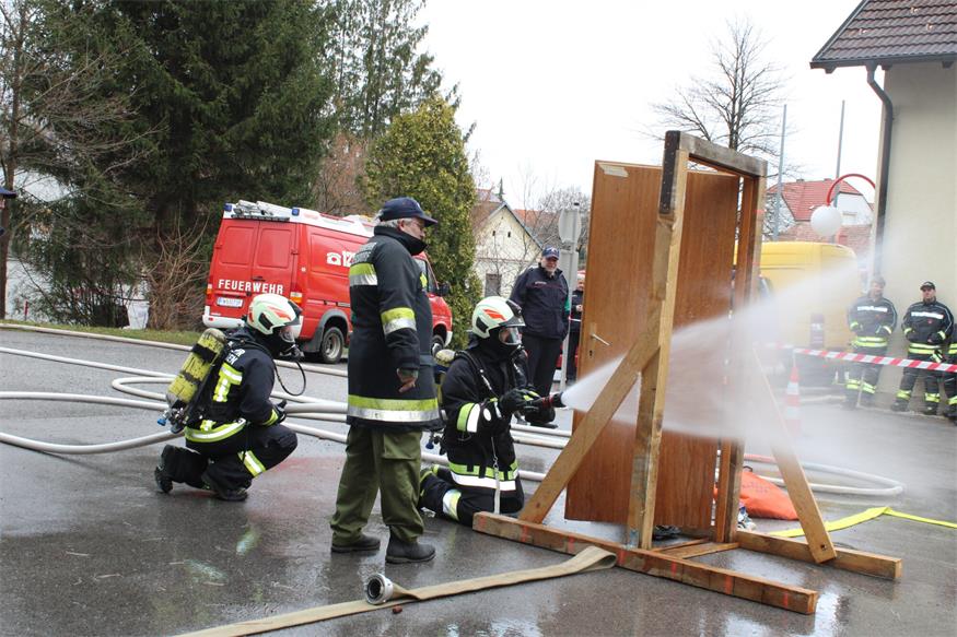 Speerspitzen von vier Feuerwehren unterzogen sich Leistungsprüfung
