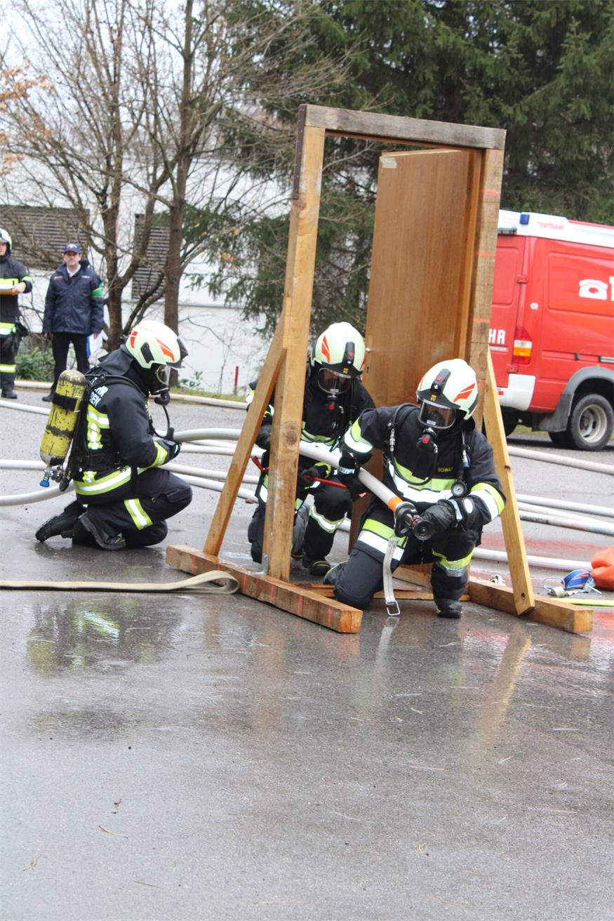 Speerspitzen von vier Feuerwehren unterzogen sich Leistungsprüfung