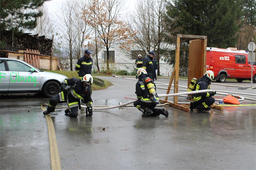 Speerspitzen von vier Feuerwehren unterzogen sich Leistungsprüfung
