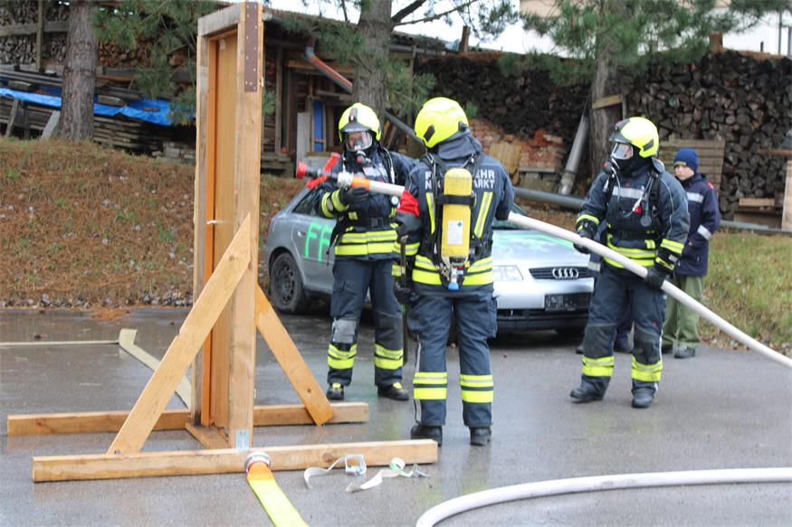 Speerspitzen von vier Feuerwehren unterzogen sich Leistungsprüfung
