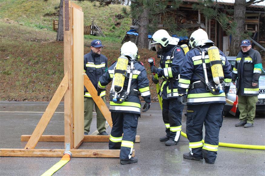 Speerspitzen von vier Feuerwehren unterzogen sich Leistungsprüfung