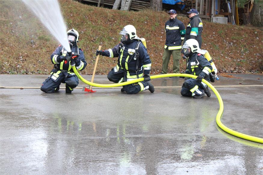 Speerspitzen von vier Feuerwehren unterzogen sich Leistungsprüfung
