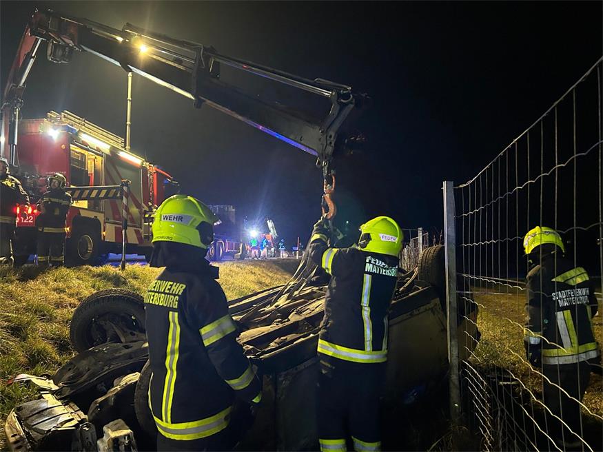 Alkolenker ohne Führerschein verursachte Unfall: Eine Person verletzt