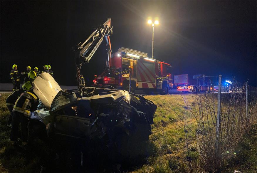 Alkolenker ohne Führerschein verursachte Unfall: Eine Person verletzt