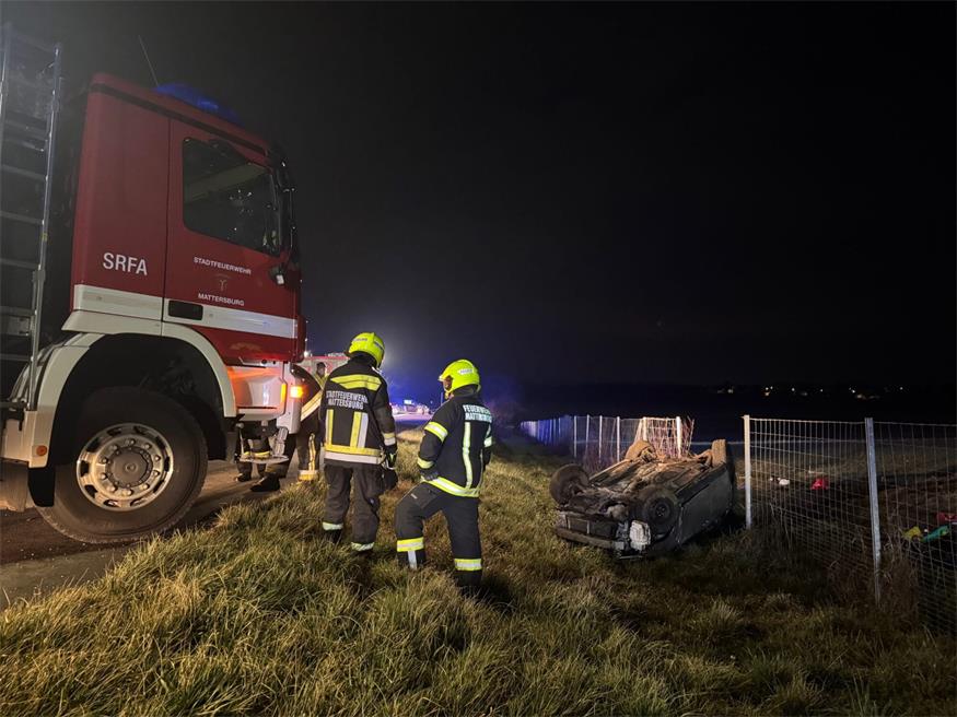 Alkolenker ohne Führerschein verursachte Unfall: Eine Person verletzt
