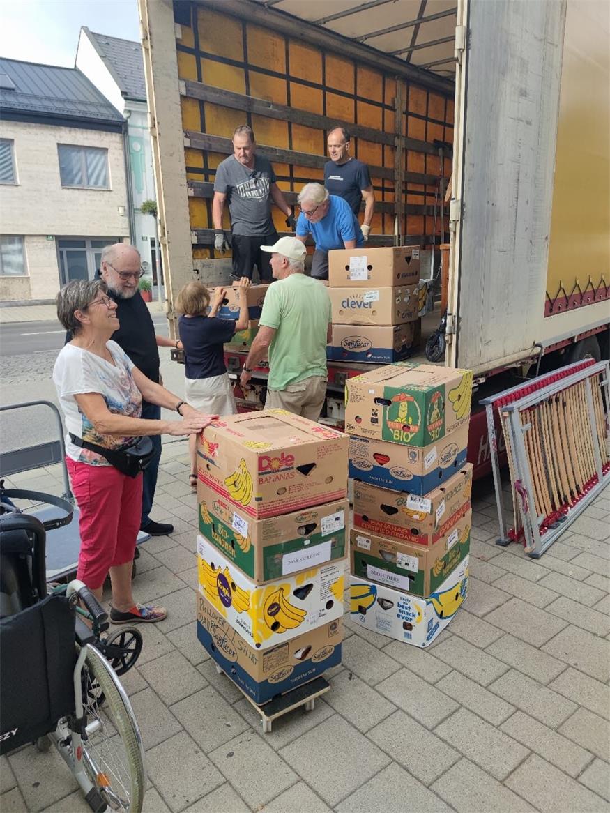 Hilfstransport aus Neusiedl: 48-Tonner bringt Spenden nach Ungarn