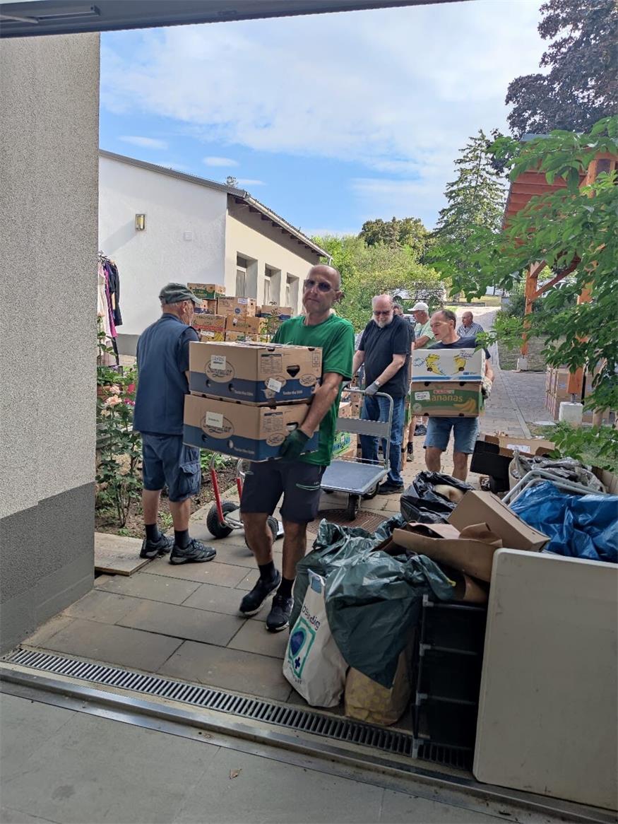 Hilfstransport aus Neusiedl: 48-Tonner bringt Spenden nach Ungarn
