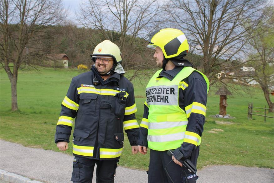 Unfall neben Zöbernbach: Gefährliche Stoffe rutschten von Ladefläche