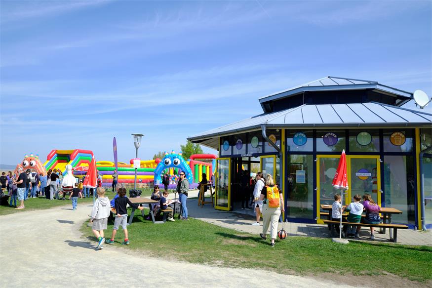 Europas längste Hüpfburg steht in Podersdorf