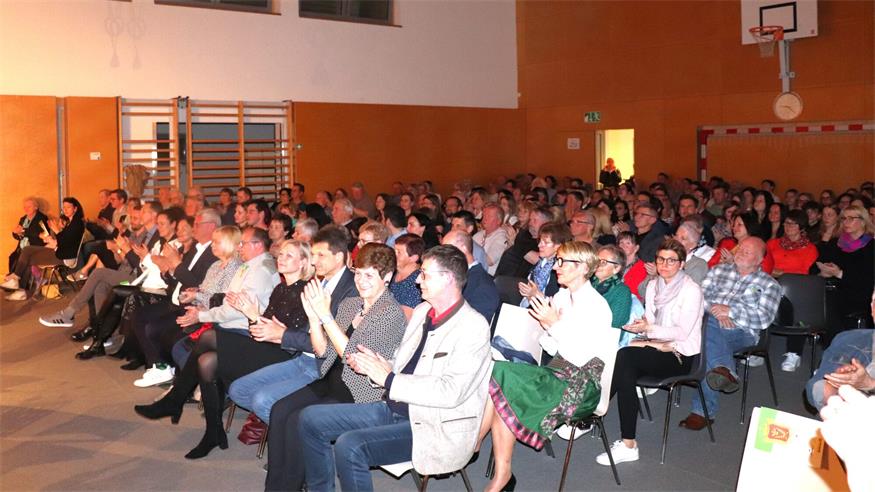 Winzerkapelle Kleinhöflein gab ausverkauftes Konzert mit Anton Josef