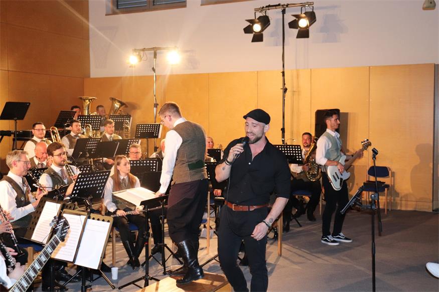 Winzerkapelle Kleinhöflein gab ausverkauftes Konzert mit Anton Josef