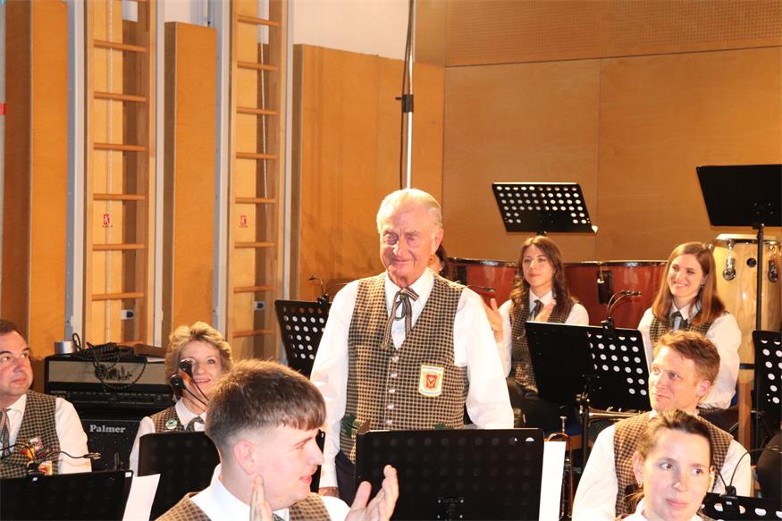 Winzerkapelle Kleinhöflein gab ausverkauftes Konzert mit Anton Josef