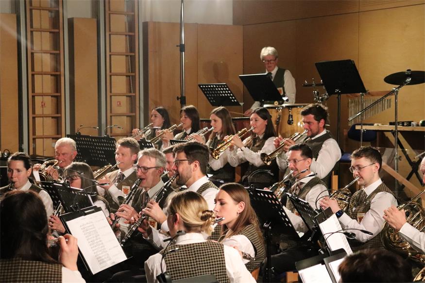 Winzerkapelle Kleinhöflein gab ausverkauftes Konzert mit Anton Josef