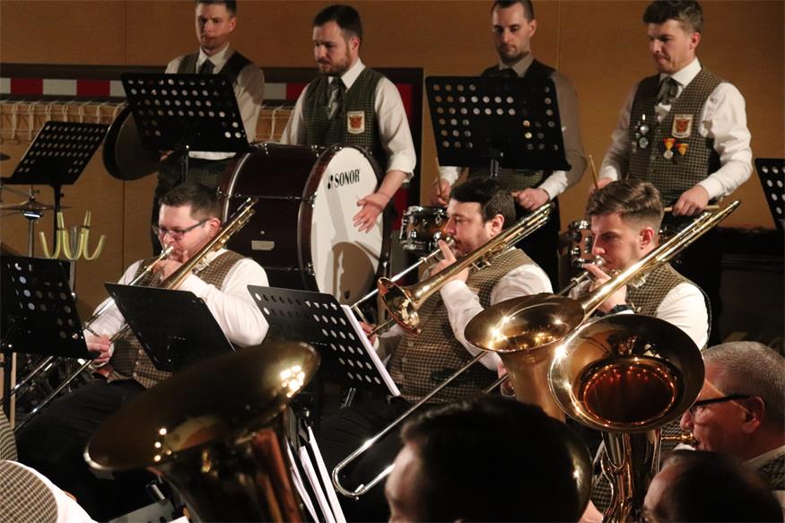 Winzerkapelle Kleinhöflein gab ausverkauftes Konzert mit Anton Josef