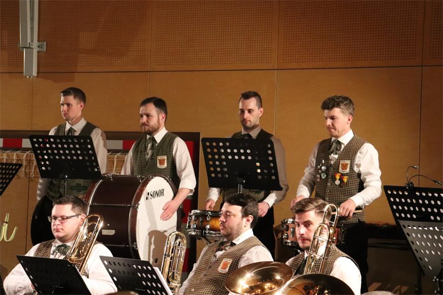 Winzerkapelle Kleinhöflein gab ausverkauftes Konzert mit Anton Josef