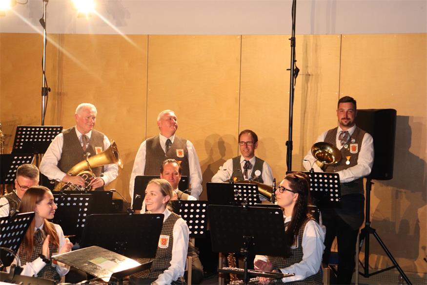 Winzerkapelle Kleinhöflein gab ausverkauftes Konzert mit Anton Josef