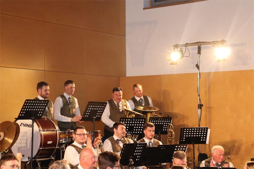 Winzerkapelle Kleinhöflein gab ausverkauftes Konzert mit Anton Josef
