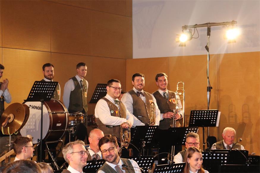 Winzerkapelle Kleinhöflein gab ausverkauftes Konzert mit Anton Josef