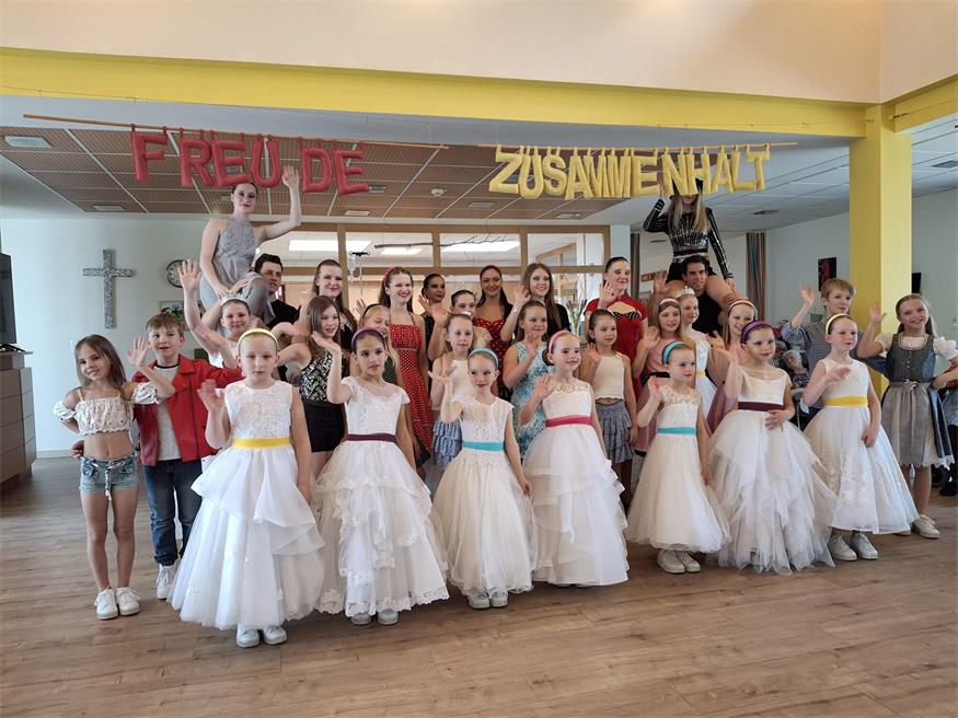 Colourful Dancers waren echter Schlager im  Pflegezentrum Weppersdorf