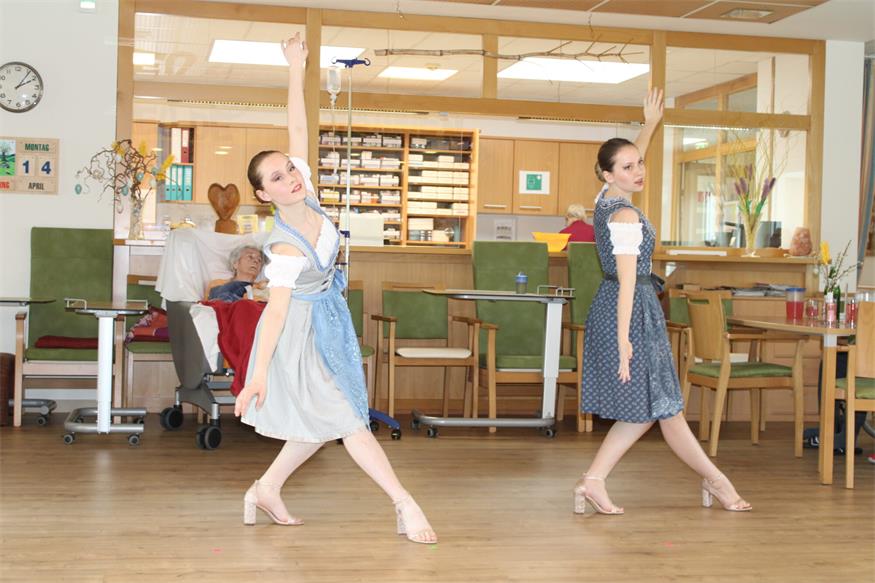 Colourful Dancers waren echter Schlager im  Pflegezentrum Weppersdorf