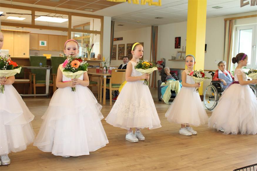Colourful Dancers waren echter Schlager im  Pflegezentrum Weppersdorf