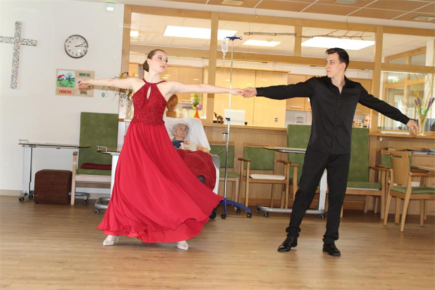 Colourful Dancers waren echter Schlager im  Pflegezentrum Weppersdorf