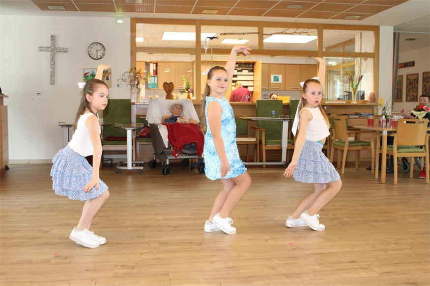 Colourful Dancers waren echter Schlager im  Pflegezentrum Weppersdorf