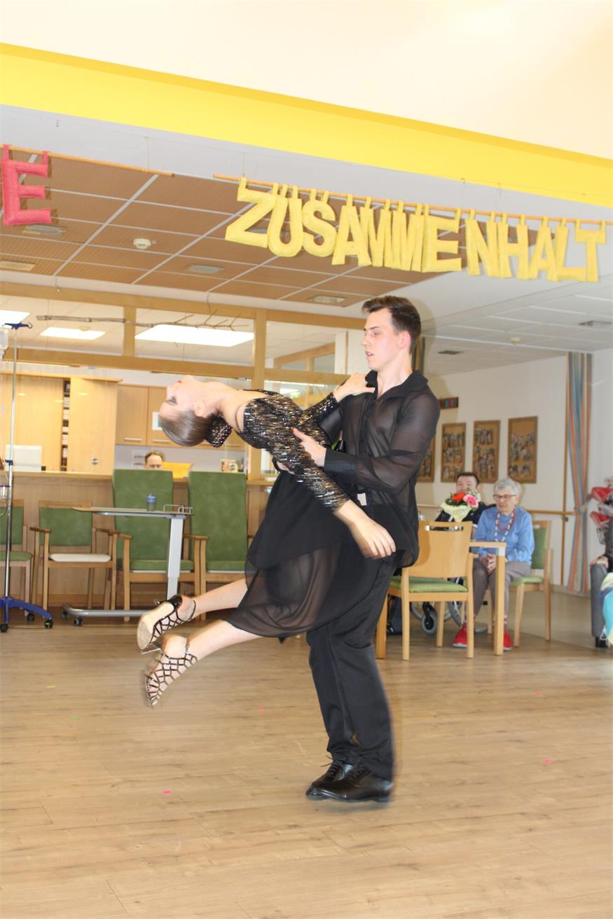 Colourful Dancers waren echter Schlager im  Pflegezentrum Weppersdorf