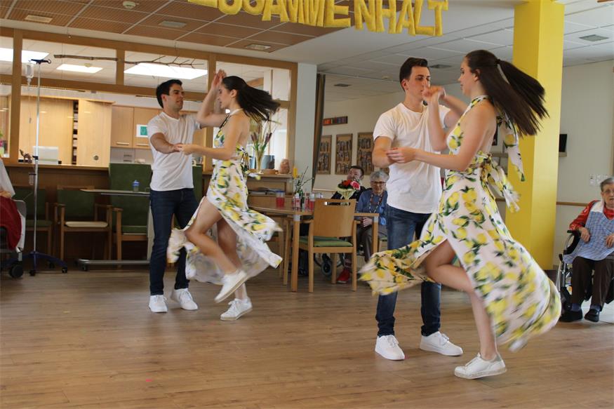 Colourful Dancers waren echter Schlager im  Pflegezentrum Weppersdorf