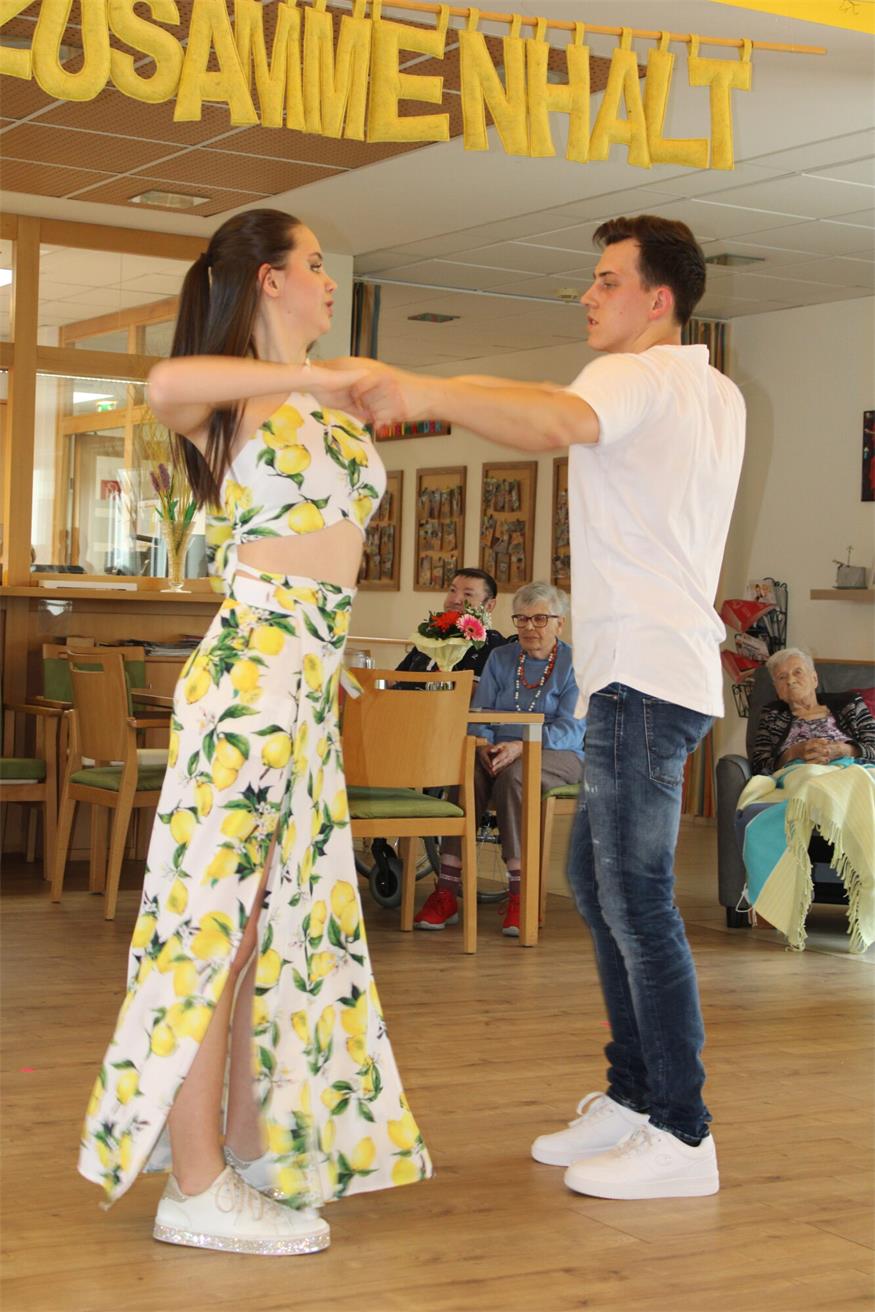 Colourful Dancers waren echter Schlager im  Pflegezentrum Weppersdorf
