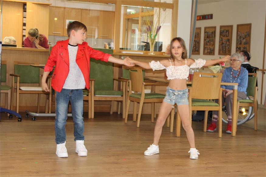 Colourful Dancers waren echter Schlager im  Pflegezentrum Weppersdorf