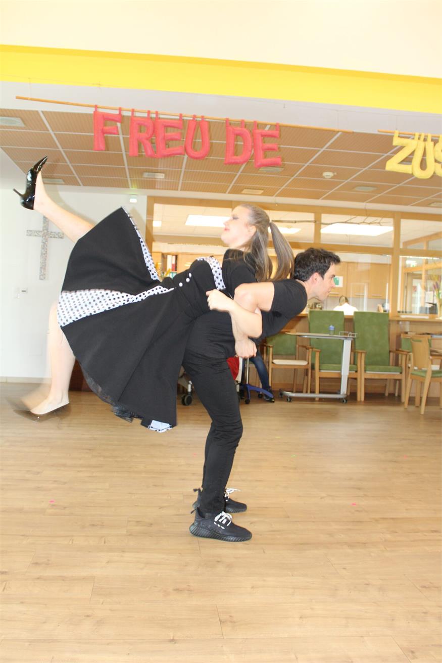Colourful Dancers waren echter Schlager im  Pflegezentrum Weppersdorf