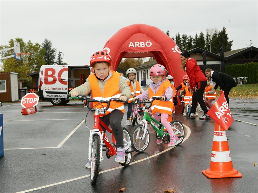 Kinder sicher am Rad