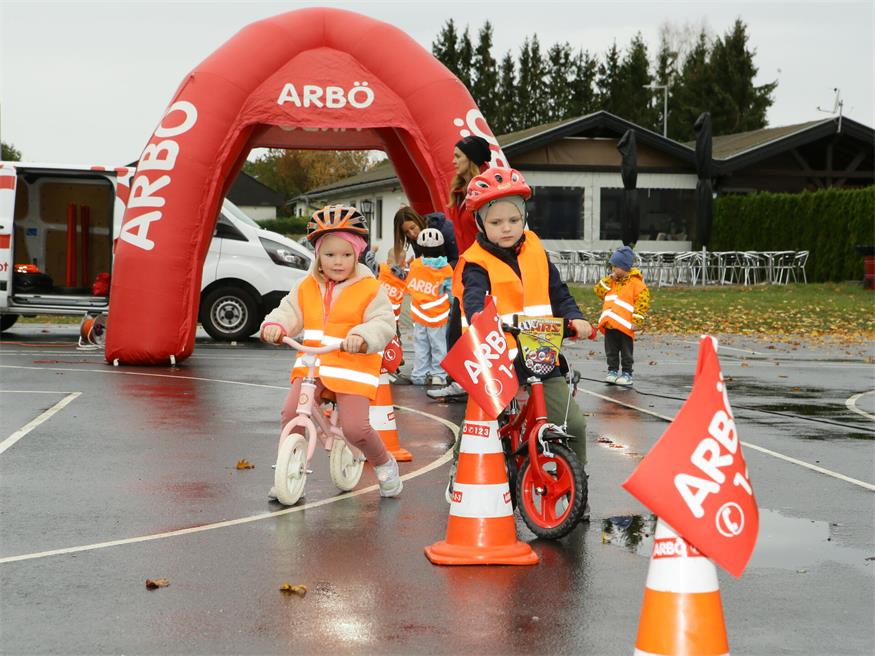 Kinder sicher am Rad