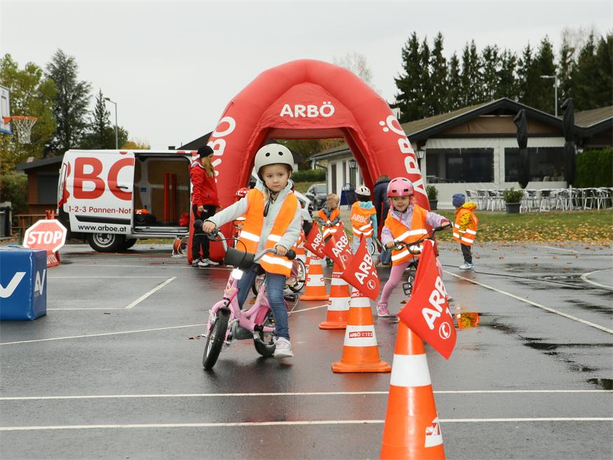 Kinder sicher am Rad