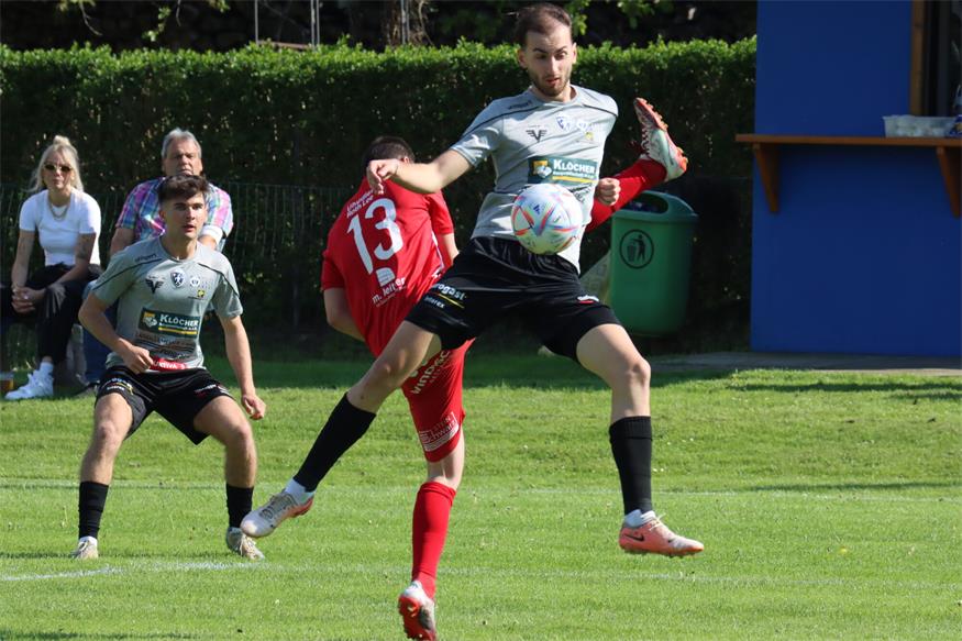 Knappe Kiste in der 1. Klasse - vorne wie hinten