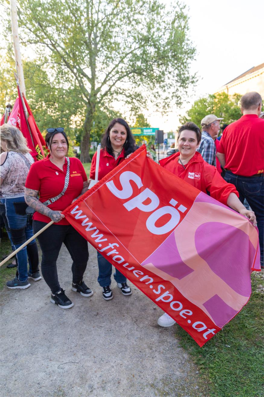 Fackelzug zum 1. Mai in Bruckneudorf und Bruck