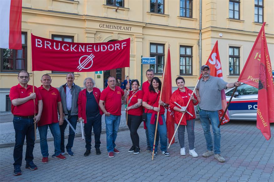 Fackelzug zum 1. Mai in Bruckneudorf und Bruck