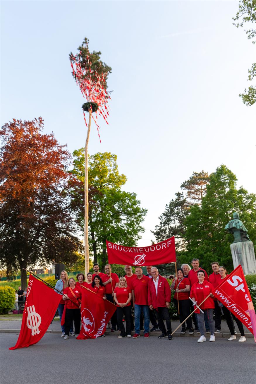 Fackelzug zum 1. Mai in Bruckneudorf und Bruck