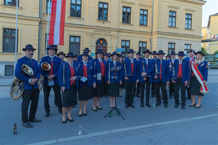 Fackelzug zum 1. Mai in Bruckneudorf und Bruck