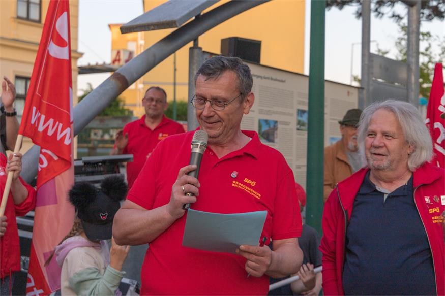 Fackelzug zum 1. Mai in Bruckneudorf und Bruck