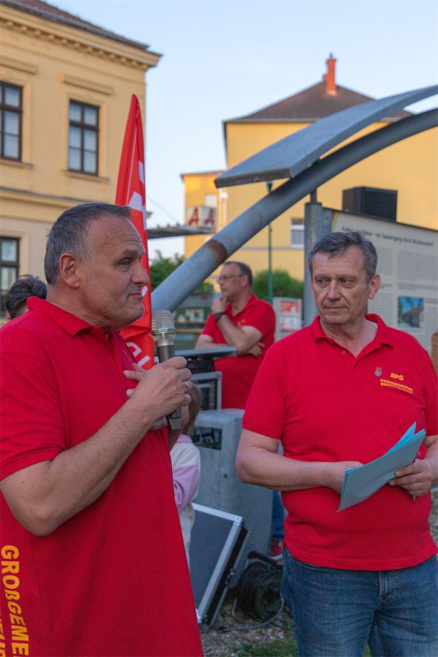 Fackelzug zum 1. Mai in Bruckneudorf und Bruck