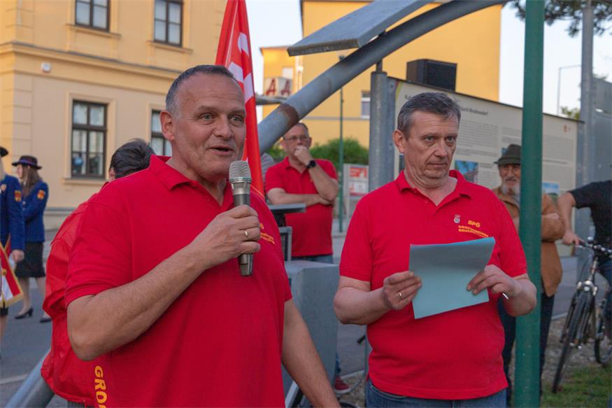 Fackelzug zum 1. Mai in Bruckneudorf und Bruck
