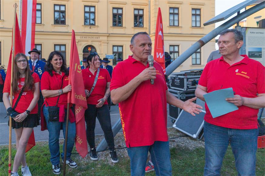 Fackelzug zum 1. Mai in Bruckneudorf und Bruck