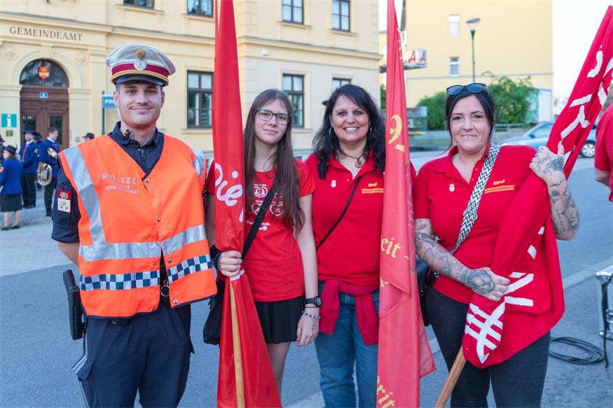 Fackelzug zum 1. Mai in Bruckneudorf und Bruck